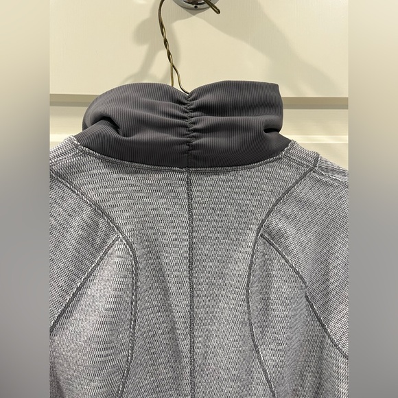 Lululemon run 1/4 zip pullover - Picture 4 of 9